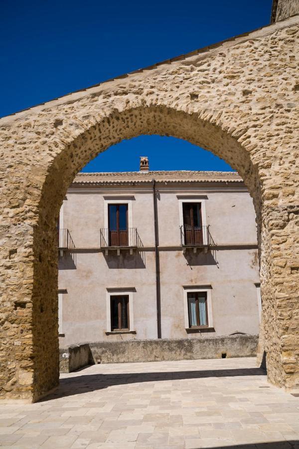 Palazzo Laureano - Dimora Storica Hotell Tricarico Exteriör bild